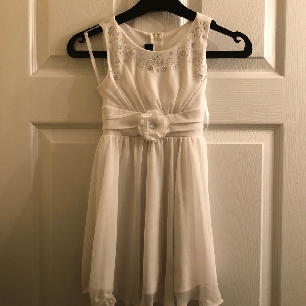 Girls sz 5 beautiful white diamond 💎 accent dress